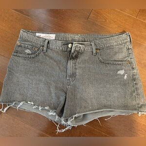Women Gap grey shorts size 32 mid rise